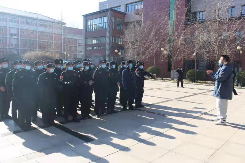 大学校园里的“人民警察节”