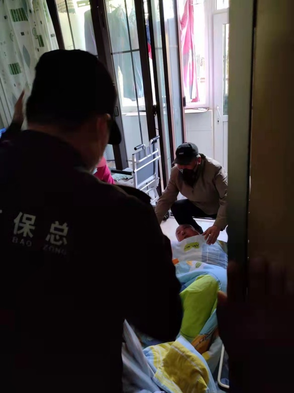 倾心相助   情满地大