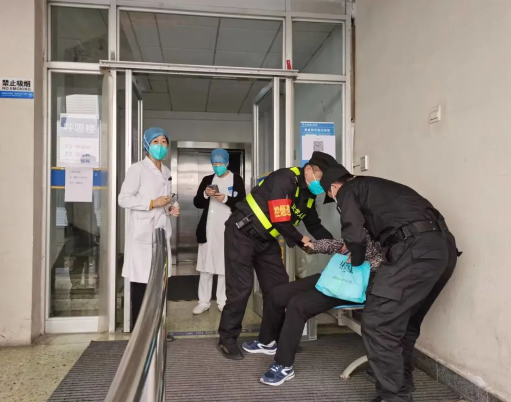 北大人民医院保安员快速反应又一次时速转运救治患者生命