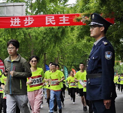 北大保安队圆满完成第四届五四青春长跑安保任务