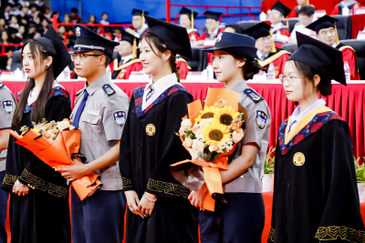 北大学子情系保安