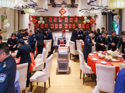 喜迎元旦饺香情浓公司驻中国人民大学保安队开展元旦包饺子活动
